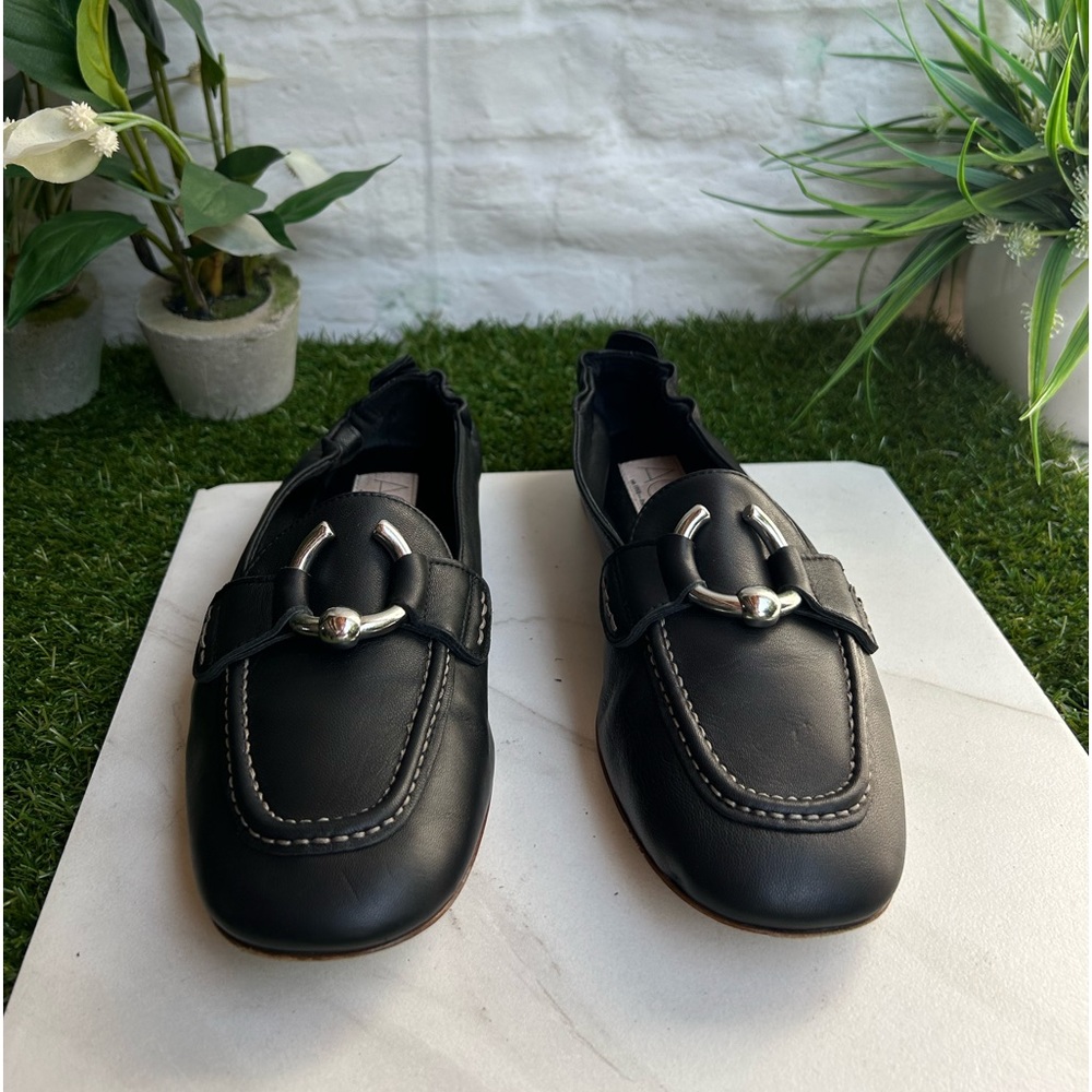 Moccasin with piercing
Midnight SHERYL MOC | AGL
S445.00 size 7.5 - Picture 5 of 16